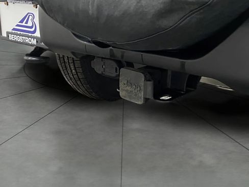 Used 2021 Jeep Wrangler Sport image 5