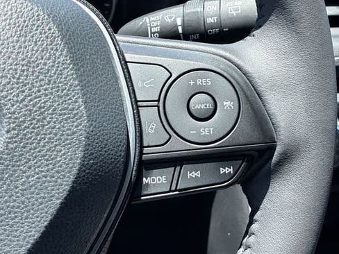 Used 2021 Toyota RAV4 XLE Premium FWD image 27