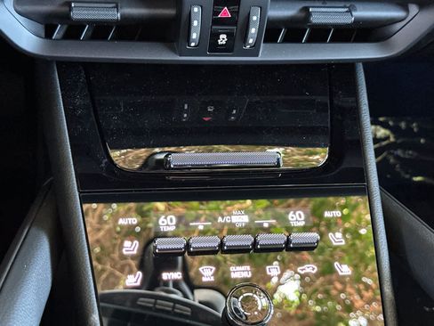 Certified 2025 Porsche Cayenne Coupe AWD/4WD image 24