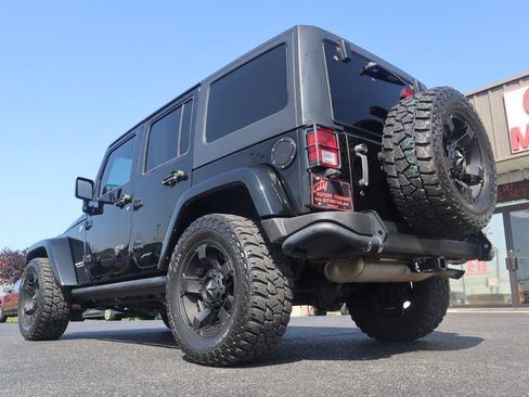Used 2015 Jeep Wrangler Unlimited Sahara w/ Connectivity Group AWD/4WD image 19
