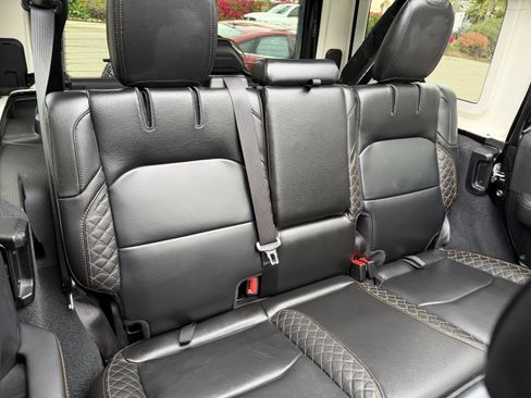 Used 2022 Jeep Wrangler Unlimited Sahara AWD/4WD image 19