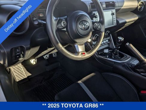 Used 2025 Toyota GR86 Premium image 17