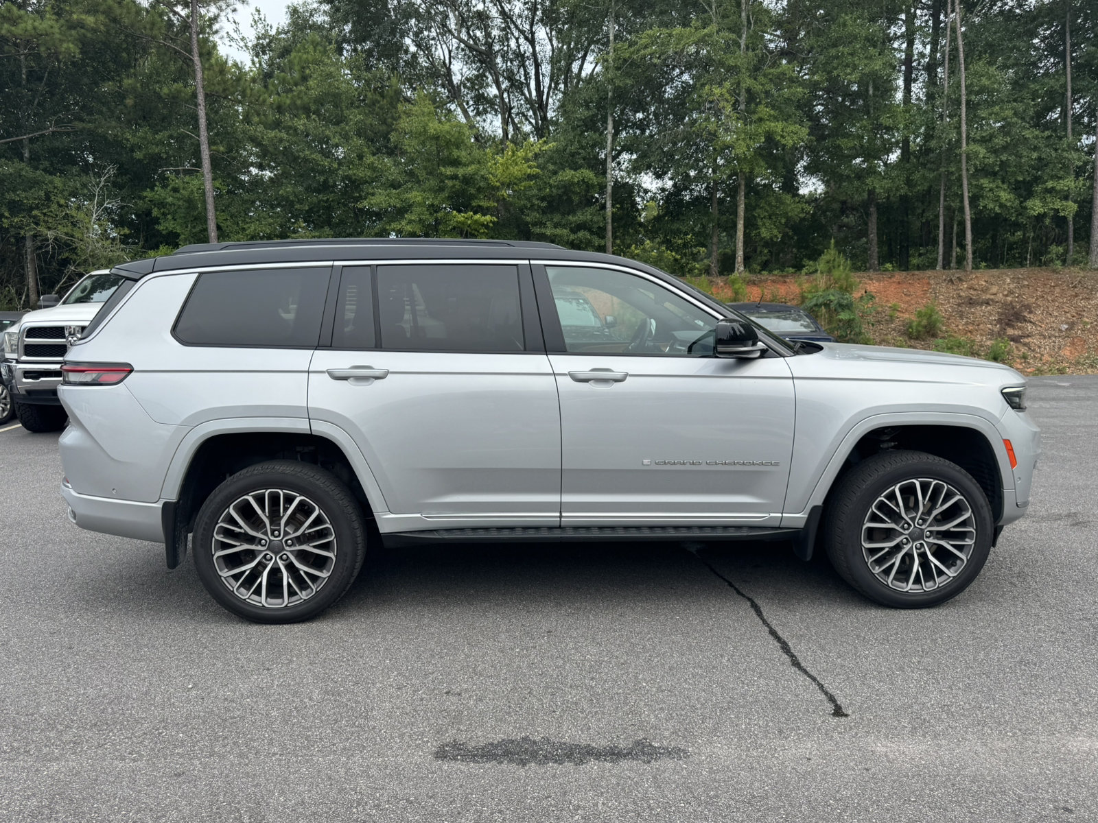 Used 2024 Jeep Grand Cherokee L Summit AWD/4WD image 4