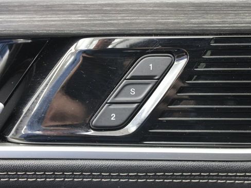 Used 2024 Jeep Wagoneer L Series II image 19