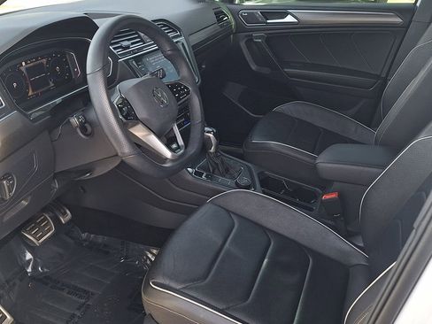 Used 2022 Volkswagen Tiguan SEL R-Line image 10