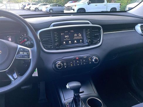 Used 2019 Kia Sorento AWD image 17
