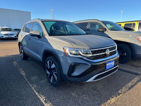 Certified 2024 Volkswagen Taos SEL image 2