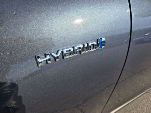 Used 2021 Toyota Venza Limited image 21