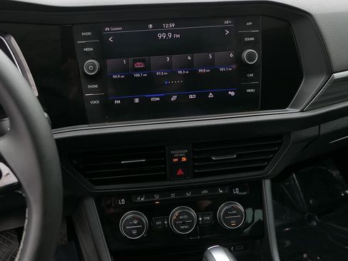 Used 2021 Volkswagen Jetta SEL FWD image 18