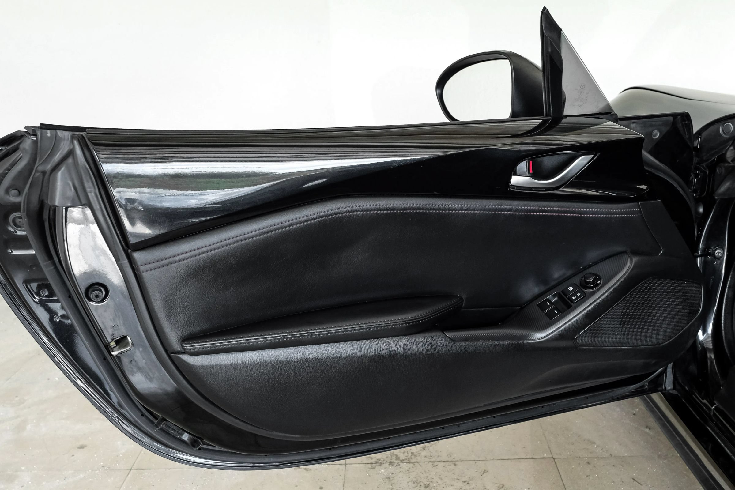 Used 2016 MAZDA MX-5 Miata Club RWD image 35