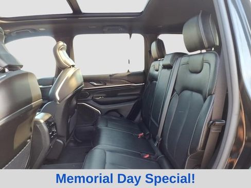 Used 2023 Jeep Grand Cherokee Overland w/ Luxury Tech Group IV AWD/4WD image 9