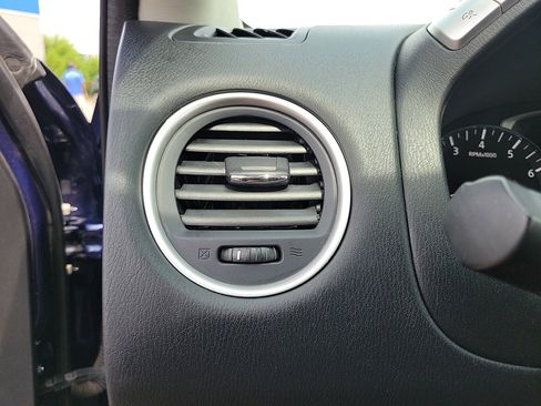 Used 2020 Nissan Pathfinder SV image 17