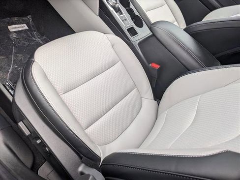 Used 2024 Ford Escape SE image 4