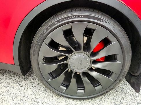 Used 2022 Tesla Model Y Performance image 9