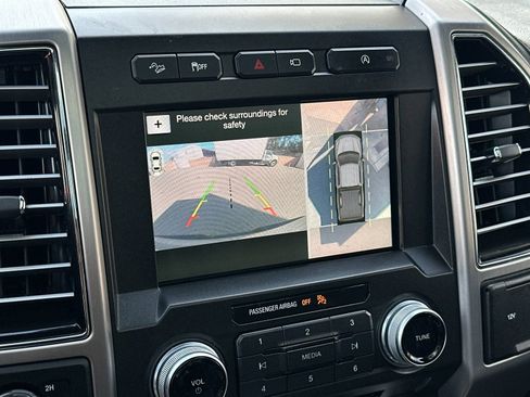 Used 2018 Ford F150 Platinum w/ Equipment Group 701A Luxury image 22