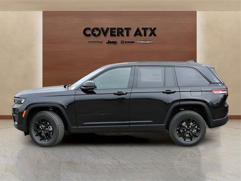 New 2025 Jeep Grand Cherokee Altitude image 2