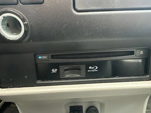 Used 2015 Toyota Sienna XLE Premium FWD image 21