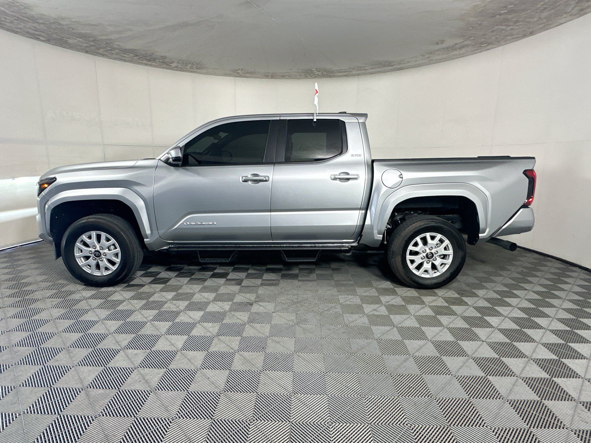 Used 2025 Toyota Tacoma SR5 RWD image 6