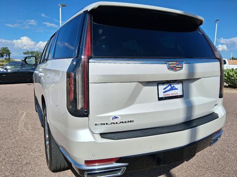 Used 2023 Cadillac Escalade Premium Luxury AWD/4WD image 13