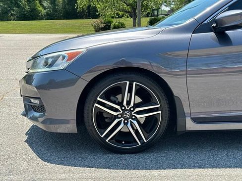 Used 2017 Honda Accord Sport image 14