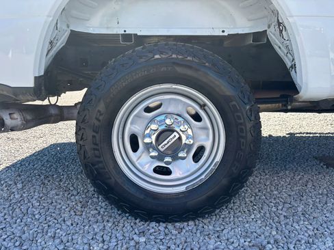 Used 2022 Ford F250 XL w/ Power Equipment Group image 7