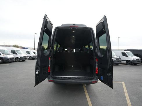 Used 2024 Mercedes-Benz Sprinter 2500 image 7