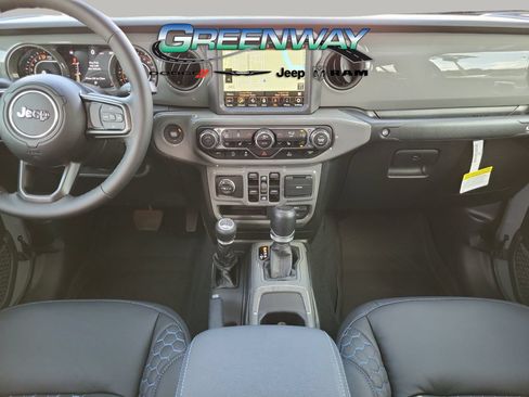 Used 2023 Jeep Gladiator Sport AWD/4WD image 14