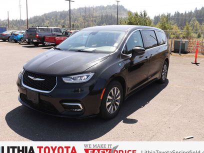 Used 2023 Chrysler Pacifica Touring-L