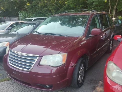 Used 2009 Chrysler Town & Country Touring image 1