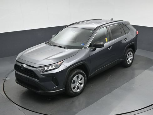 Used 2021 Toyota RAV4 LE FWD image 53