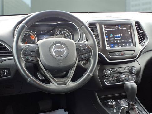 Used 2019 Jeep Cherokee Trailhawk w/ Cold Weather Group AWD/4WD image 3