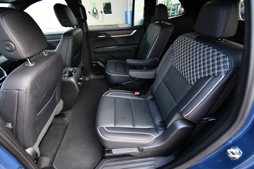 Used 2024 GMC Acadia Denali w/ Super Cruise Package AWD/4WD image 16