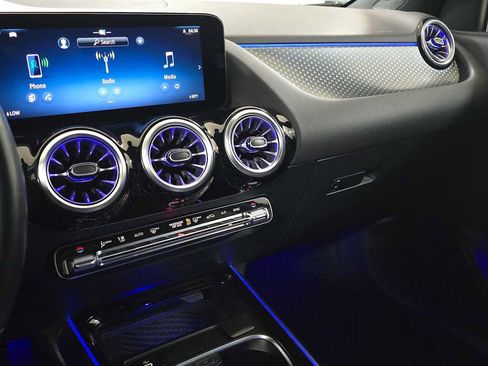 Used 2025 Mercedes-Benz GLA 250 image 33