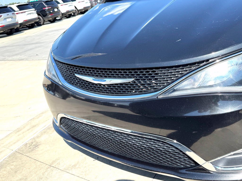 Used 2020 Chrysler Pacifica Limited FWD image 2