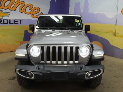 Used 2018 Jeep Wrangler Unlimited Sahara w/ Uconnect 4C Nav & Sound Group AWD/4WD image 3