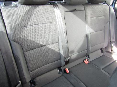 Used 2018 Volkswagen Golf S image 9