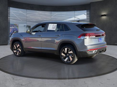 Used 2024 Volkswagen Atlas Cross Sport SE FWD image 4