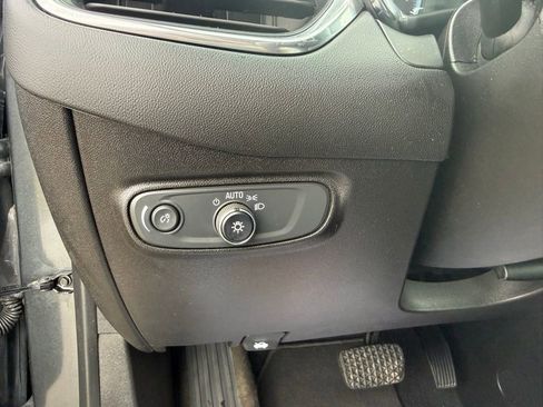 Used 2021 Chevrolet Equinox LS image 36