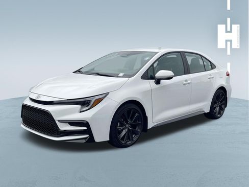 Used 2026 Toyota Corolla SE FWD image 3