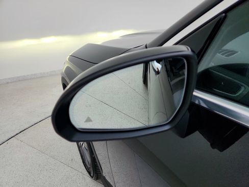 Certified 2025 Mercedes-Benz GLC 300 image 9