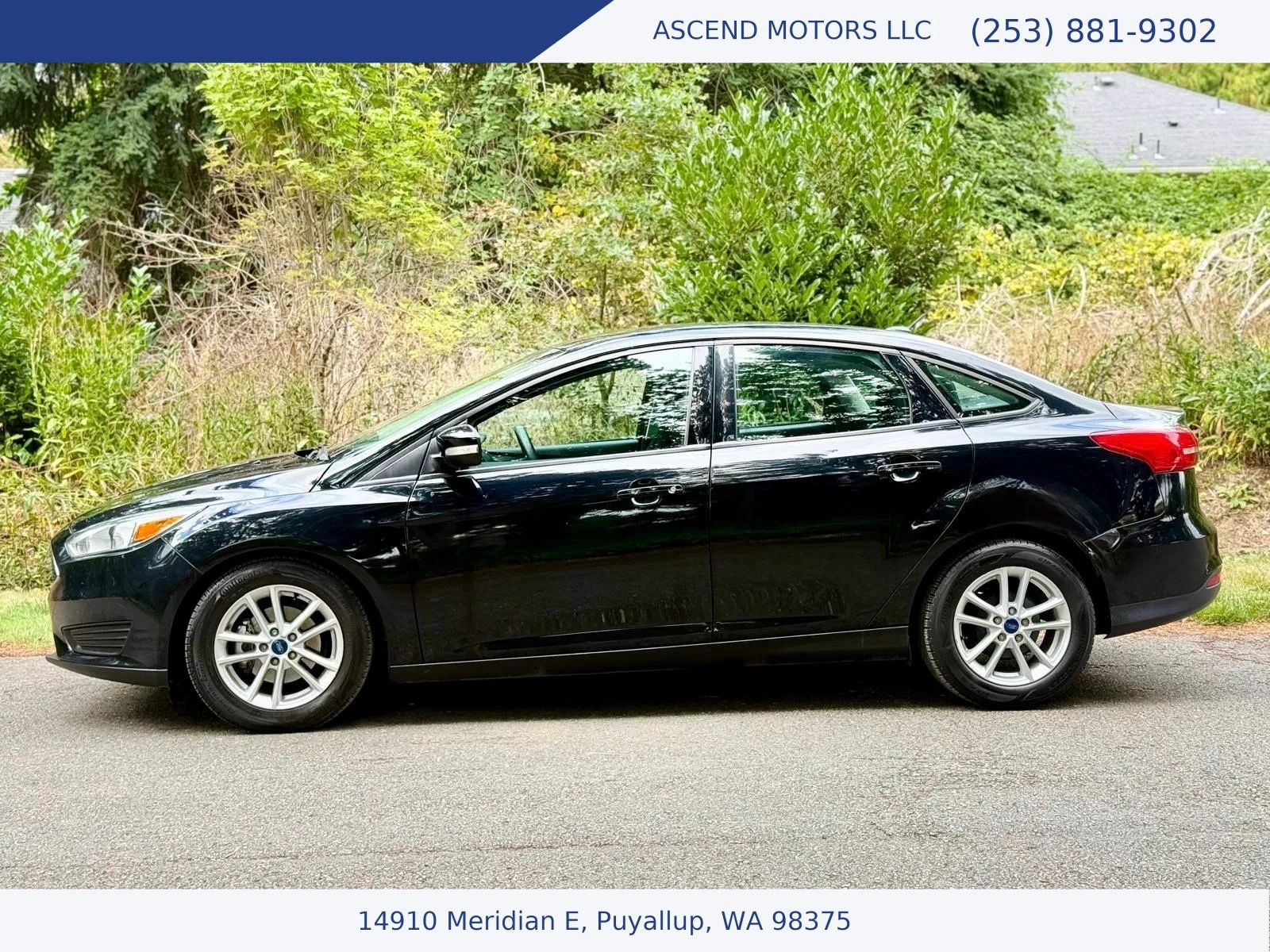 Used 2016 Ford Focus SE FWD image 2