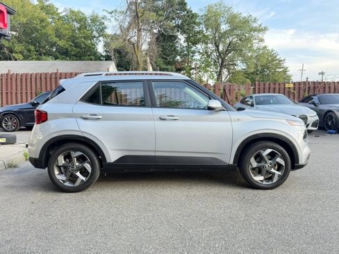 Used 2022 Hyundai Venue SEL w/ Cargo Package FWD image 5