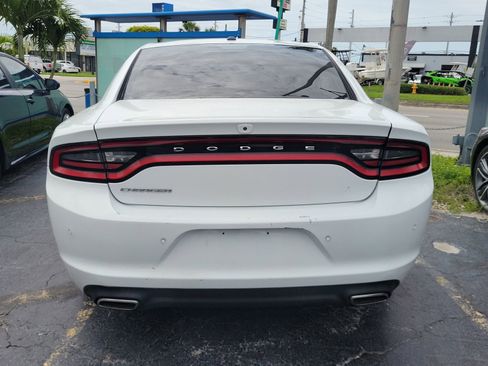 Used 2020 Dodge Charger SXT RWD image 5