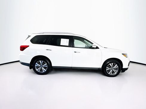 Used 2020 Nissan Pathfinder SV image 11