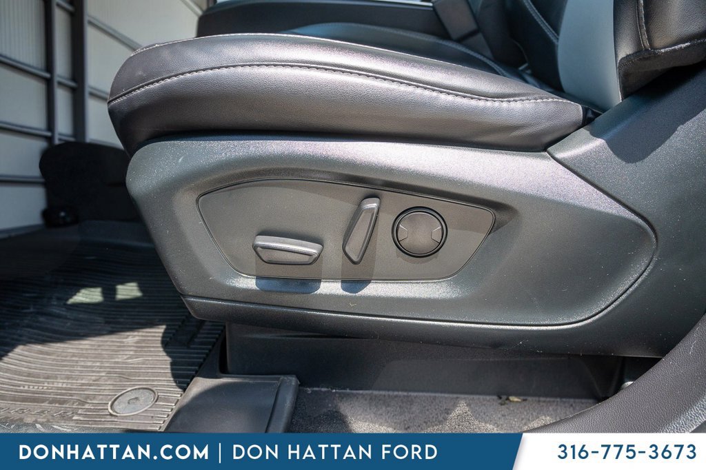 Used 2023 Ford Explorer XLT w/ Equipment Group 202A AWD/4WD image 17