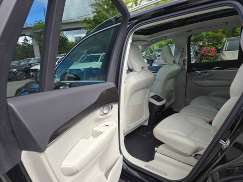 Used 2019 Volvo XC90 T5 Momentum FWD image 16