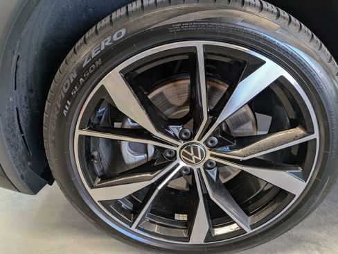 Used 2024 Volkswagen Tiguan SEL R-Line AWD/4WD image 10