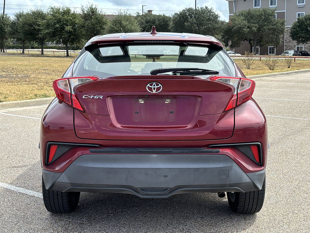 Used 2019 Toyota C-HR XLE FWD image 5