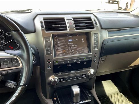 Used 2021 Lexus GX 460 Luxury w/ Accessory Package AWD/4WD image 7