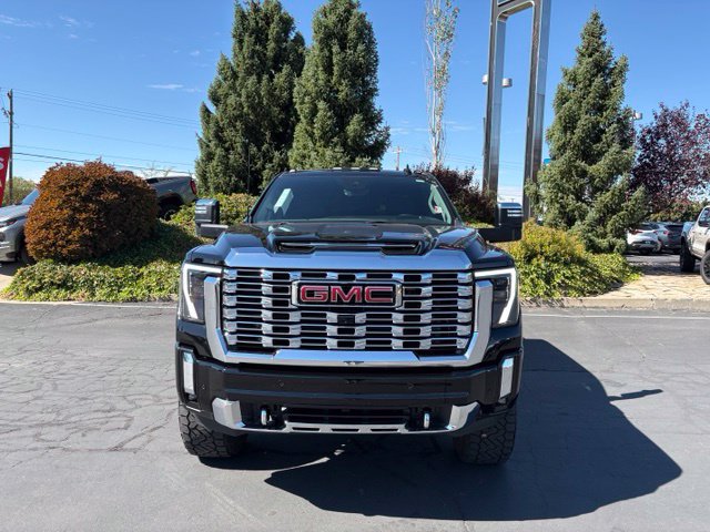 Used 2025 GMC Sierra 3500 Denali w/ Denali Reserve Package AWD/4WD image 2